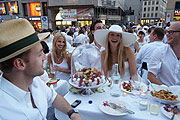 Diner en Blanc auf dem Marienplatz am 16.07.2014 (©Foto: Martin Schmitz)